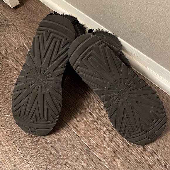 UGG Women’s Bailey Bow II - Black; Size 9 - Picture 6 of 7